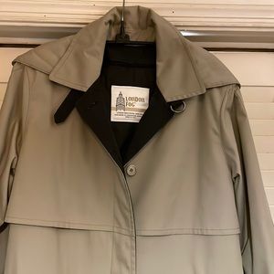 Rare find Vintage Excellent Condition London Fog Paula Trench Coat sz 12 petite.